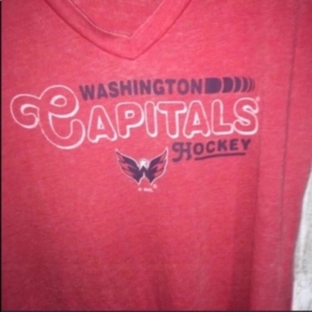Washington Capitals V Neck Tee Women Large Red NHL Hockey Shirt - Picture 3 of 6